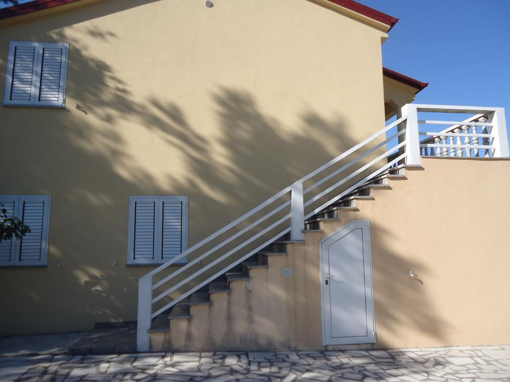 Mala Vila Seline Rum bild