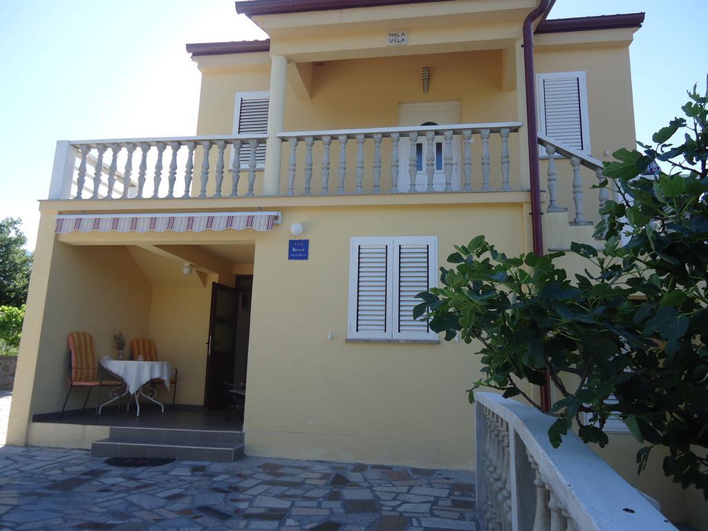 Mala Vila Seline Rum bild