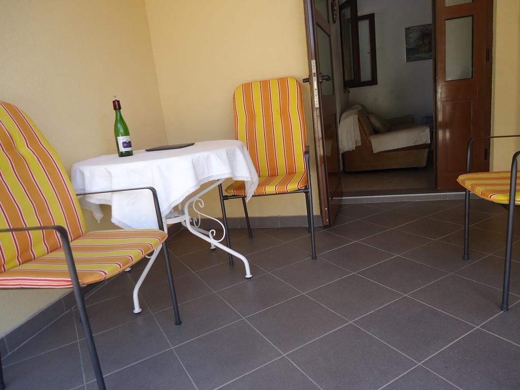 Mala Vila Seline Rum bild